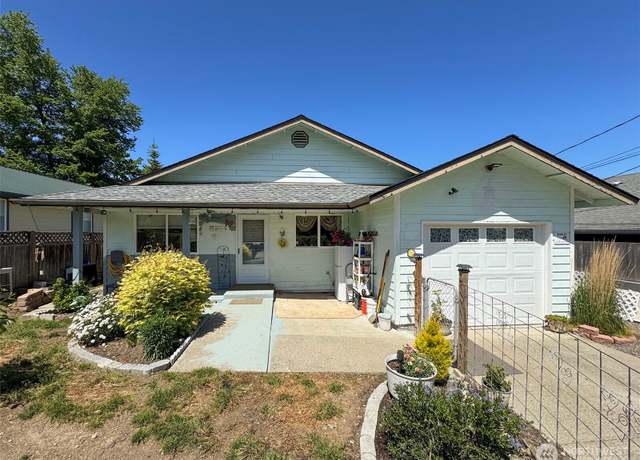 Property at 1029 W Fountain St, Port Angeles, WA 98363, 3 beds, 1.5 baths