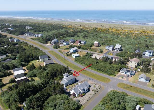 Property at 604 Ocean Shores Blvd SW, Ocean Shores, WA 98569, 3 beds, 3 baths