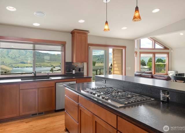 Property at 205 Butte Rd, Chelan, WA 98816, 3 beds, 3 baths