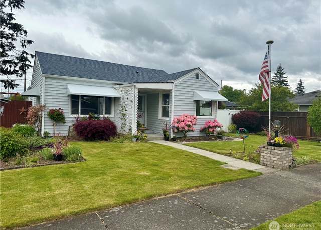Property at 1710 D St, Lynden, WA 98264, 3 beds, 1 bath