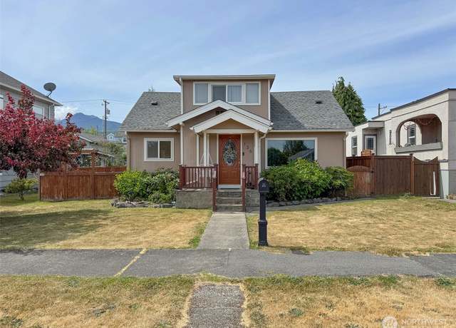 Property at 136 W 13th St, Port Angeles, WA 98362, 4 beds, 2 baths