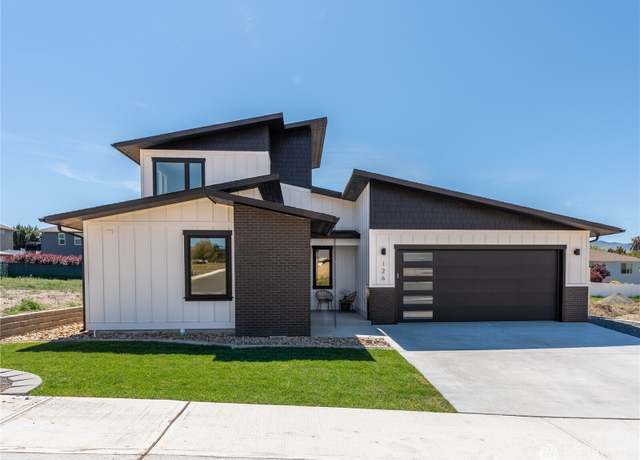 Property at 126 Chadwick St NW, East Wenatchee, WA 98802, 3 beds, 3 baths