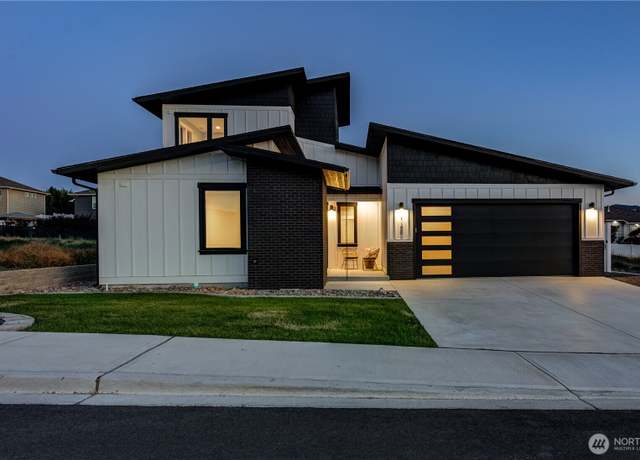 Property at 126 Chadwick St NW, East Wenatchee, WA 98802, 3 beds, 3 baths