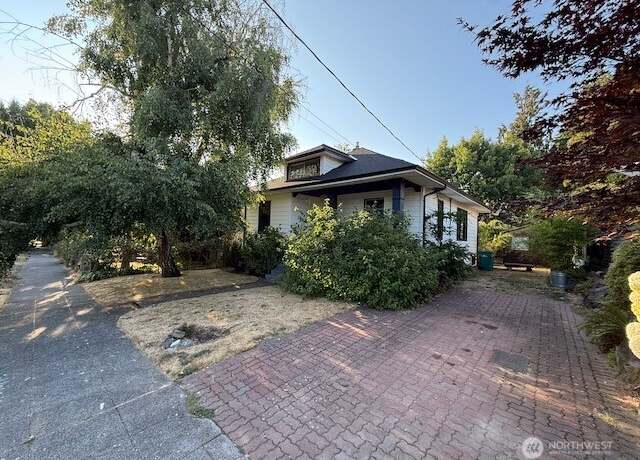 Property at 546 N 81st St, Seattle, WA 98103, 2 beds, 1.5 baths