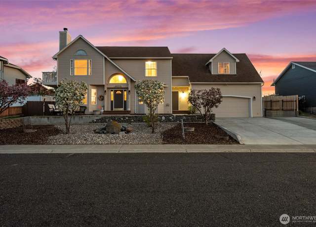 Property at 4073 W Cove West Dr, Moses Lake, WA 98837, 3 beds, 3 baths