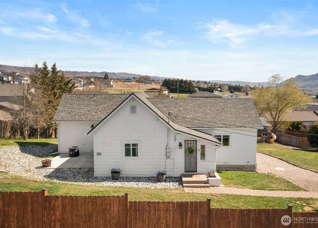 Property at 609 S Iowa Ave, East Wenatchee, WA 98802, 3 beds, 2 baths
