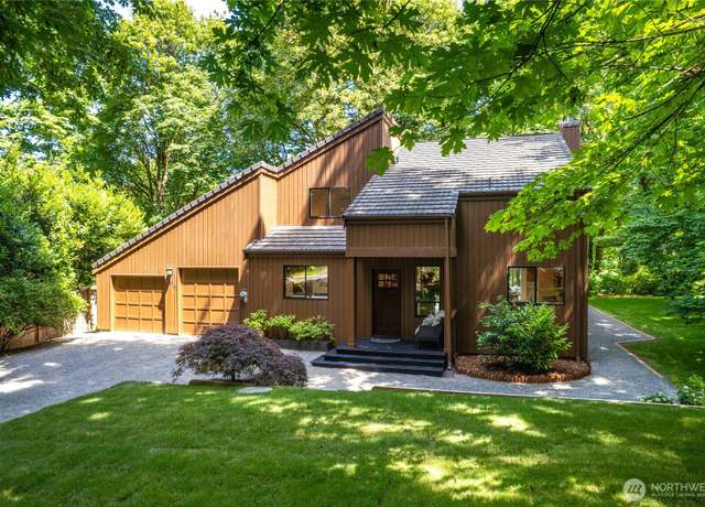 Property at 26520 Lake Fenwick Rd S, Kent, WA 98032, 3 beds, 2.5 baths
