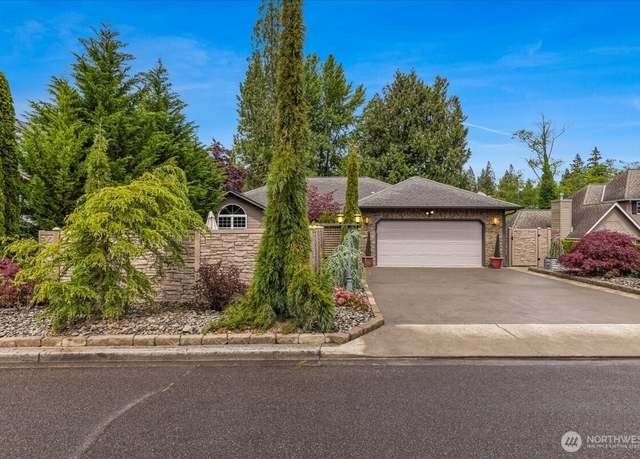 Property at 209 St James Pl, Longview, WA 98632, 3 beds, 2 baths