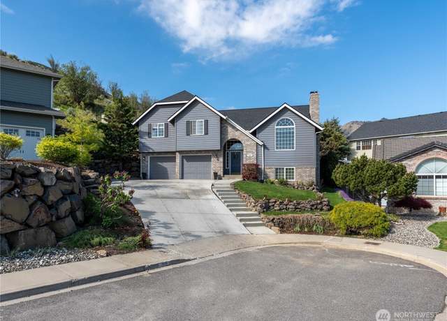 Property at 306 Canyon, Wenatchee, WA 98801, 3 beds, 3 baths