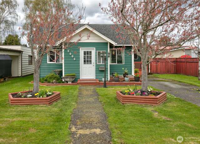 Property at 2006 W 2nd St, Aberdeen, WA 98520, 2 beds, 1.5 baths