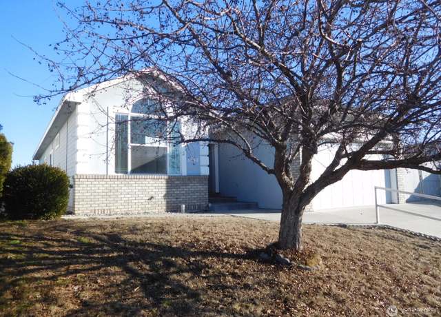 Property at 8548 Canyon Ave, Kennewick, WA 99336, 4 beds, 2.5 baths