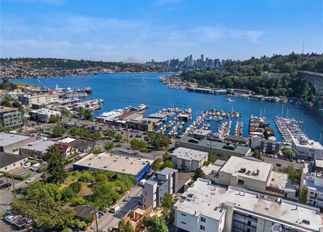 Property at 3425 Albion Pl N, Seattle, WA 98103, 2 beds, 2.5 baths