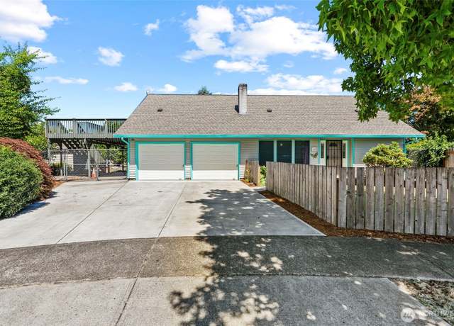 Property at 10 Lee Pl, Longview, WA 98632, 4 beds, 2 baths