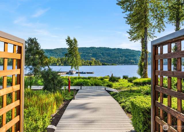 Property at 4305 E Lake Sammamish Pkwy SE, Issaquah, WA 98029, 2 beds, 2.5 baths