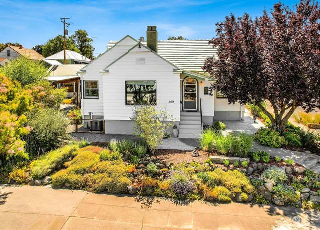 Property at 209 W 3rd Ave, Ritzville, WA 99169, 3 beds, 2 baths