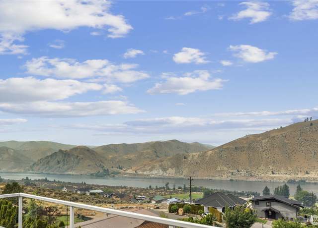 Property at 585 Entiat Pl, Orondo, WA 98843, 3 beds, 3 baths