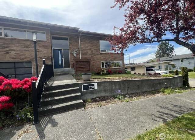 Property at 1130 E 9th St, Port Angeles, WA 98362, 3 beds, 3 baths