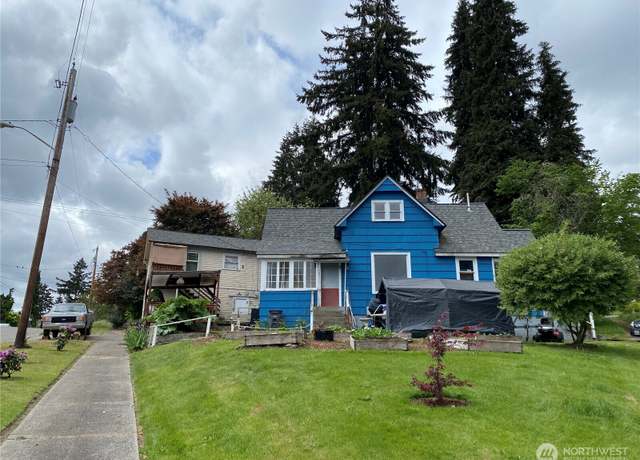 Property at 701 S Summit Ave, Bremerton, WA 98312, 4 beds, 3 baths