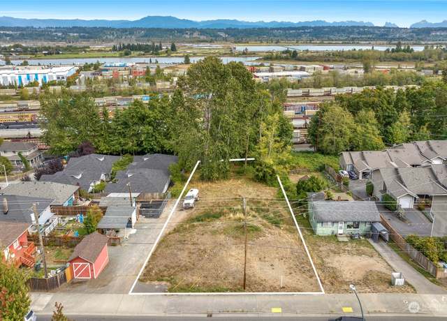 Property at 815 E Marine View Dr, Everett, WA 98201
