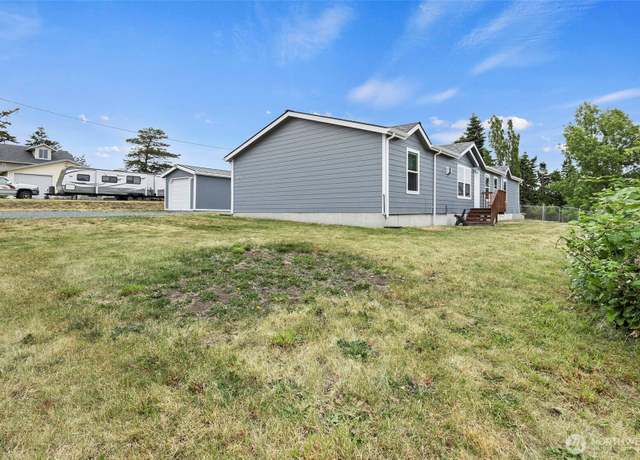 Property at 1671 Phillip St, Oak Harbor, WA 98277, 3 beds, 2 baths
