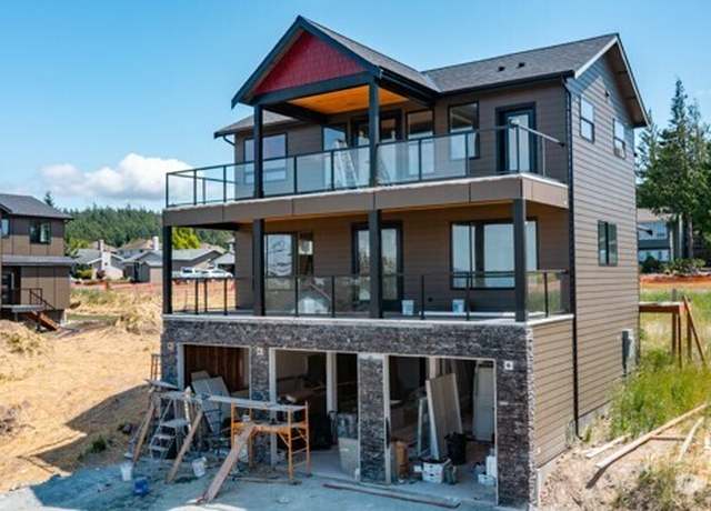 Property at 3714 W 3rd St, Anacortes, WA 98221, 3 beds, 3.5 baths