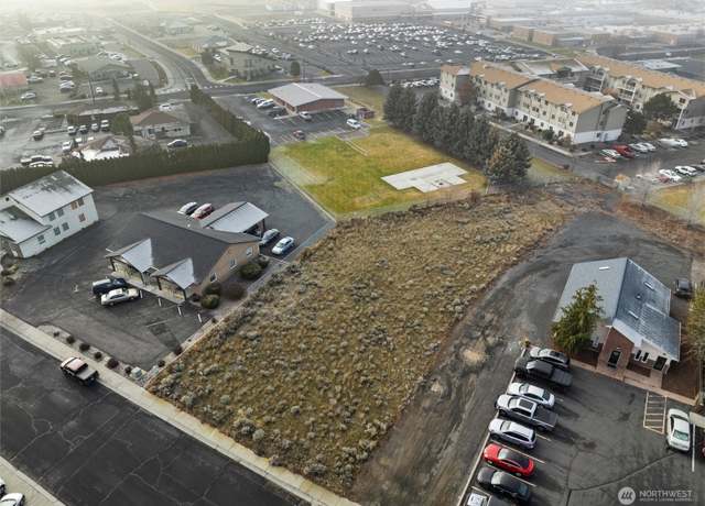 Property at 1412 E Hunter Pl, Moses Lake, WA 98837