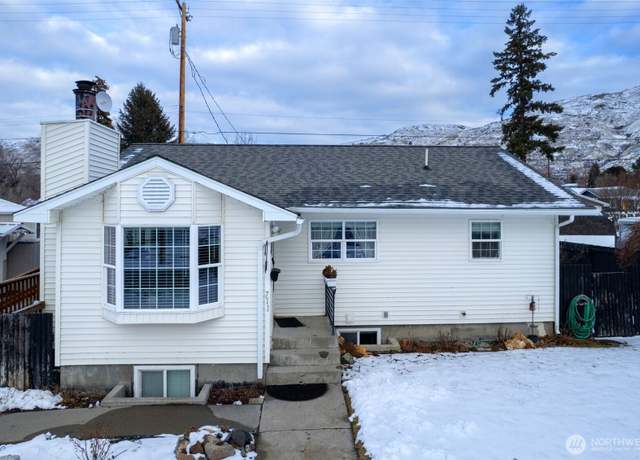 Property at 711 Holly St, Coulee Dam, WA 99116, 4 beds, 3 baths