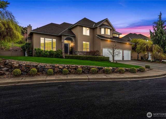 Property at 2021 Broadhurst Pl, Wenatchee, WA 98801, 4 beds, 2.5 baths