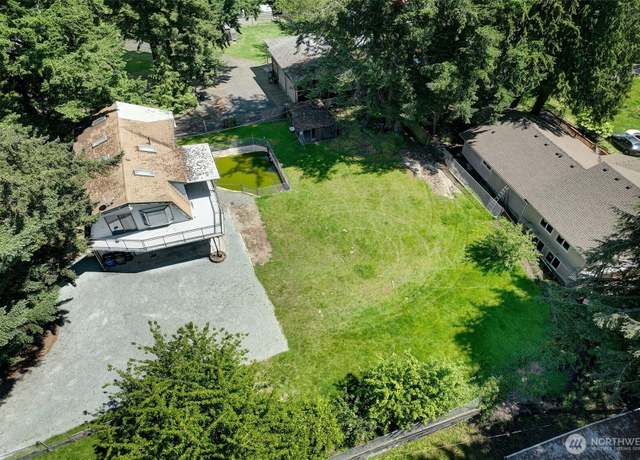 Property at 333 S 124th St, Seattle, WA 98168, 2 beds, 2 baths