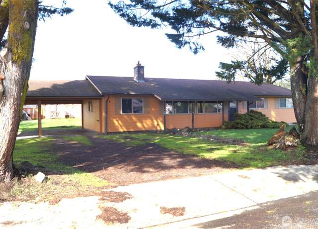 Property at 313 W Main St, Oakville, WA 98568, 3 beds, 1.5 baths