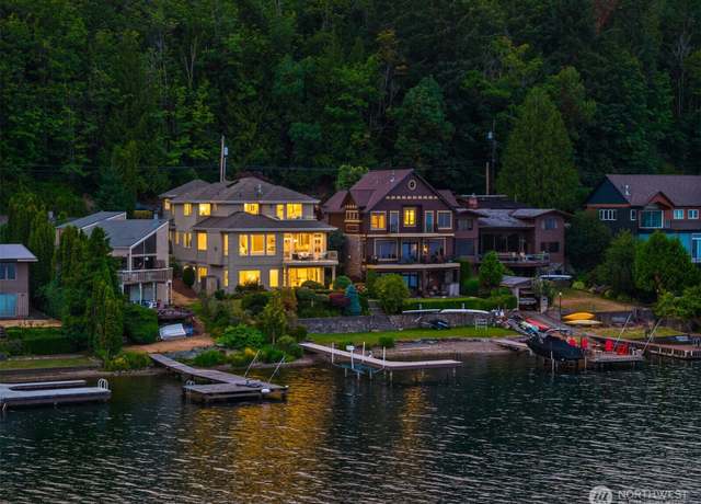 Property at 830 W Lake Sammamish Pkwy NE, Bellevue, WA 98008, 5 beds, 4 baths