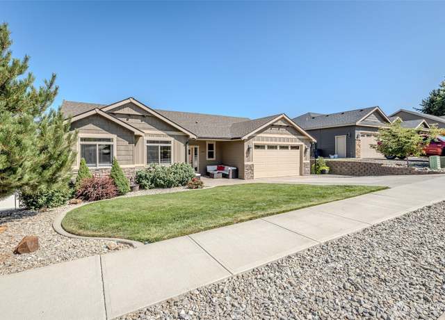 Property at 1413 Benoy Ave, Wenatchee, WA 98801, 3 beds, 2 baths