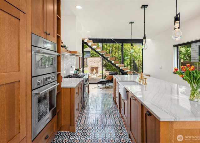 Property at 332 6th Ave, Kirkland, WA 98033, 4 beds, 2.5 baths