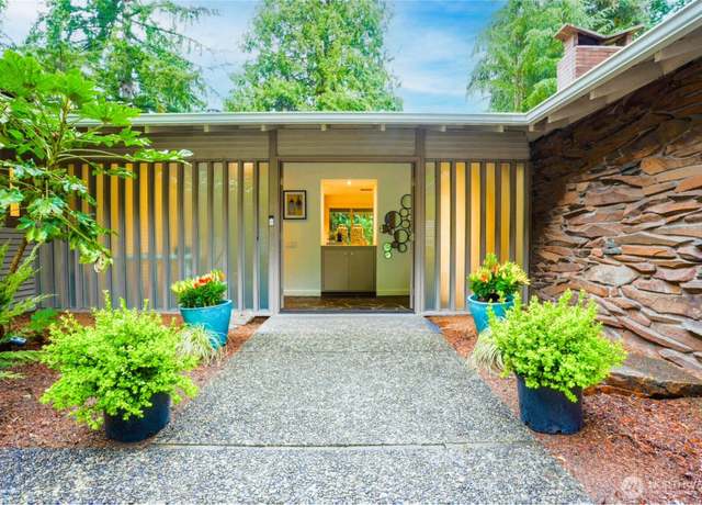 Property at 1016 122nd Ave SE, Bellevue, WA 98005, 4 beds, 2 baths