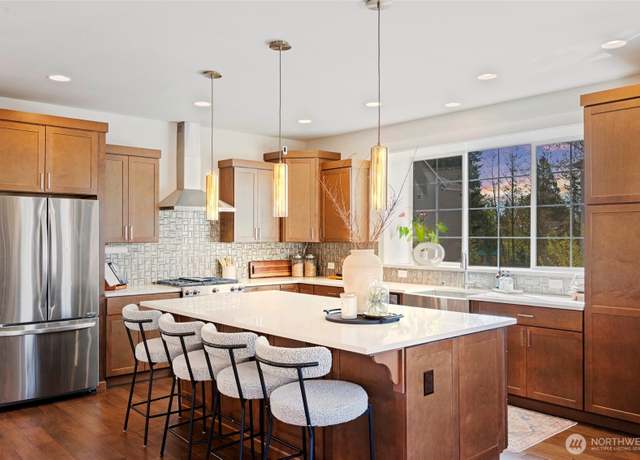 Property at 19 197th Pl SW, Bothell, WA 98012, 4 beds, 3.5 baths