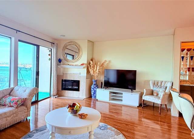 Property at 1221 Harbor Ave SW #305, Seattle, WA 98116, 1 bed, 1 bath