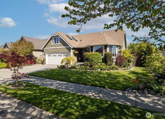 Property at 814 N Park St, Lynden, WA 98264, 3 beds, 2.5 baths