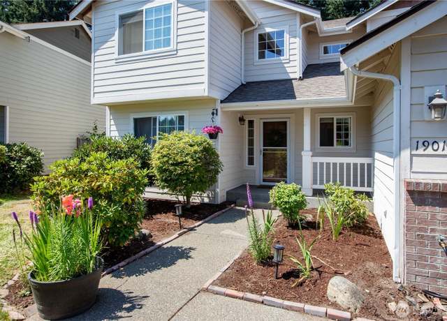 Property at 19018 89th Ave E, Puyallup, WA 98375, 5 beds, 2.5 baths