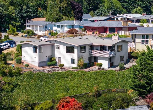 Property at 4233 S 252nd Pl, Kent, WA 98032, 4 beds, 3 baths