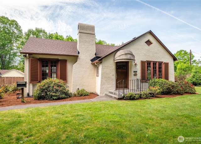 Property at 1639 21st Ave, Longview, WA 98632, 4 beds, 2 baths