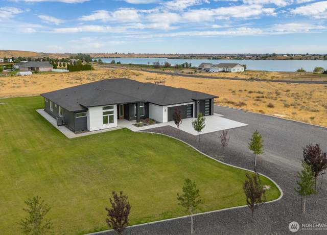 Property at 6773 Road E.2 NE, Moses Lake, WA 98837, 4 beds, 3.5 baths