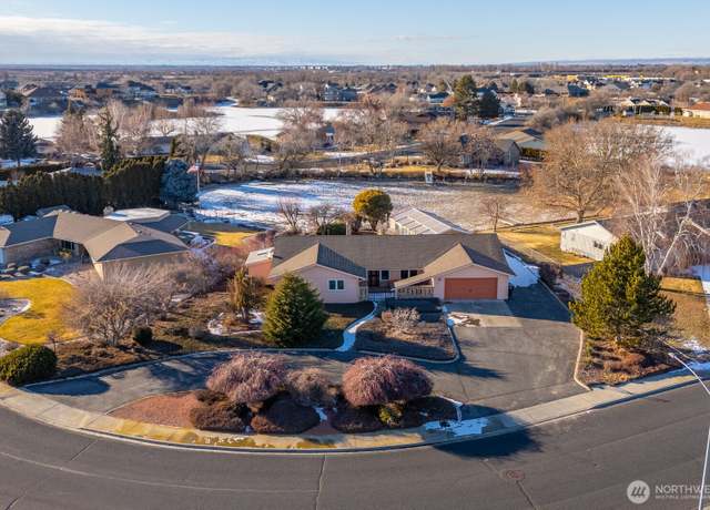 Property at 939 S Laguna Dr, Moses Lake, WA 98837, 3 beds, 2.5 baths