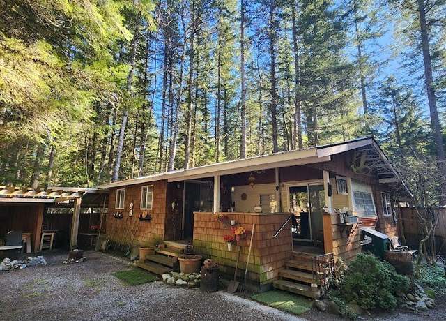 Property at 1014 Maple Ln, Sumas, WA 98266, 2 beds, 1 bath