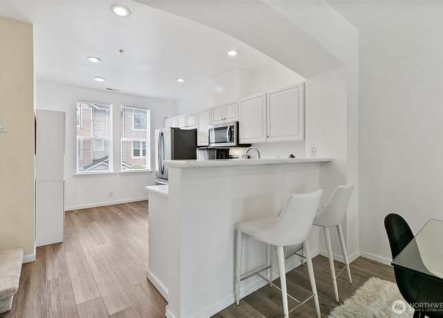 Property at 5916 S 232nd Ct Unit 3-2, Kent, WA 98032, 2 beds, 2.5 baths