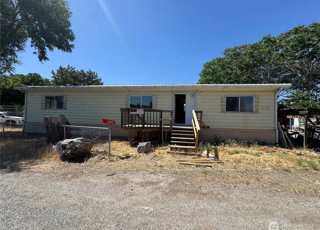 Property at 125 3rd St, Electric City, WA 99123, 4 beds, 2 baths