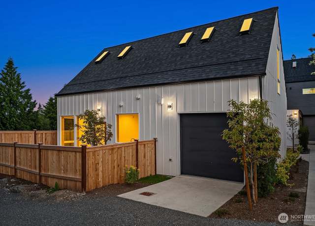 Property at 1516 NE 97th St, Seattle, WA 98115, 2 beds, 1.5 baths