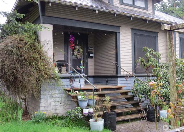 Property at 1142 Larch St, Raymond, WA 98577, 3 beds, 3 baths