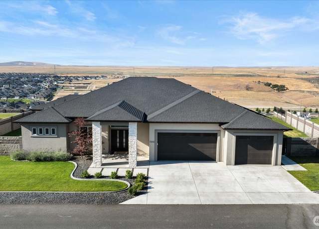 Property at 7242 W 22nd Pl, Kennewick, WA 99338, 3 beds, 2.5 baths