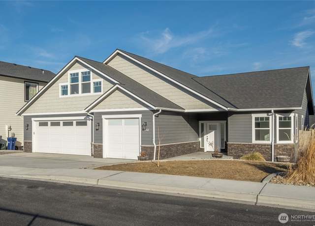 Property at 1743 Brambling Brae Ln, Wenatchee, WA 98801, 4 beds, 3 baths