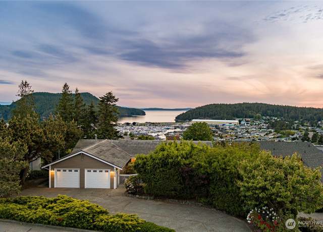 Property at 1906 Highland Dr, Anacortes, WA 98221, 4 beds, 2.5 baths